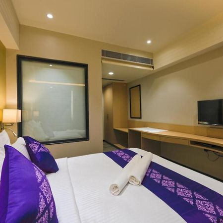 Purple Beds By Vits Dwarkesh, Surat Hotel Salabatpura Exterior photo