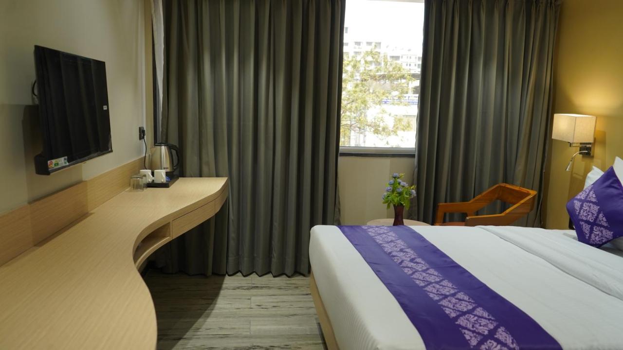 Purple Beds By Vits Dwarkesh, Surat Hotel Salabatpura Exterior photo