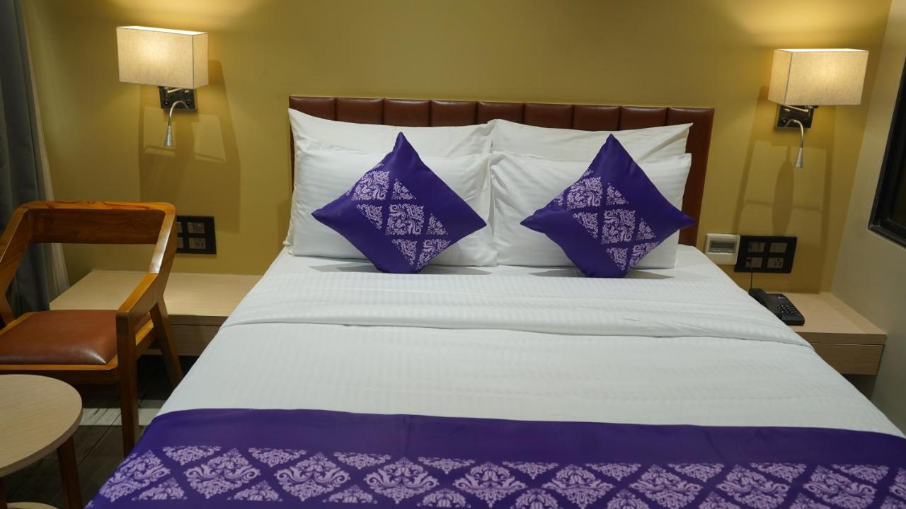 Purple Beds By Vits Dwarkesh, Surat Hotel Salabatpura Exterior photo