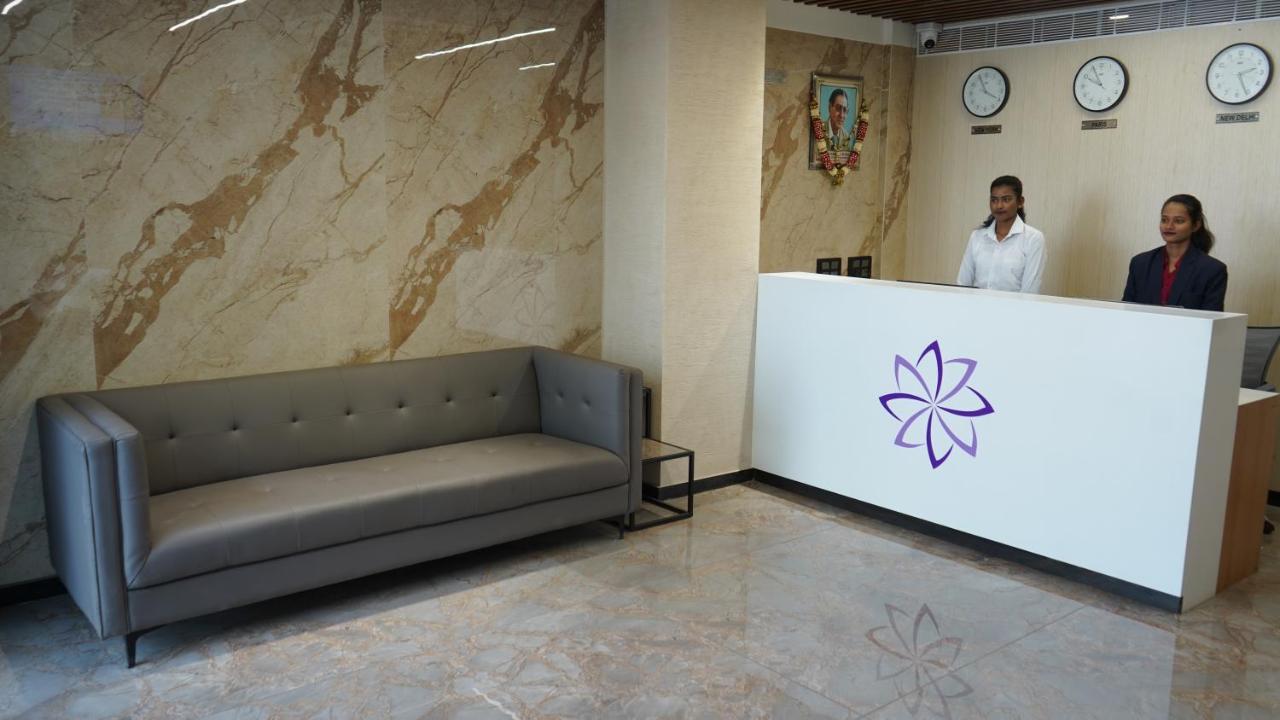 Purple Beds By Vits Dwarkesh, Surat Hotel Salabatpura Exterior photo