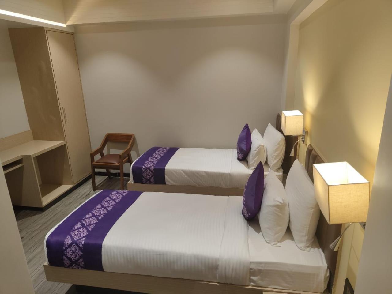 Purple Beds By Vits Dwarkesh, Surat Hotel Salabatpura Exterior photo